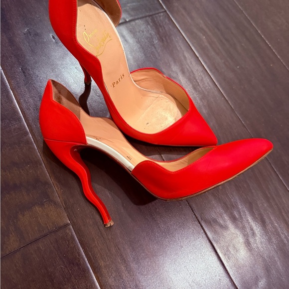 Christian Louboutin Fiery Red Curved Heels - Picture 2 of 8
